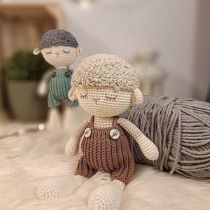 Oita somnoroasa cu salopeta  - jucării și echipamente pentru copii - daruri de botez - Artynos.ro