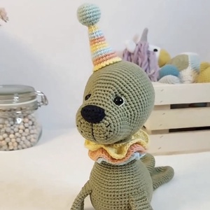 Foca crosetata manual, 19cm , Jucarii si echipamente pentru copii, Plusuri, Figurine de plus, Crosetat, Foca crosetata manual din bumbac certificat oeko-tex, cu umplutura hipoalergenica; 19cm inaltime. C..., ARTYNOS