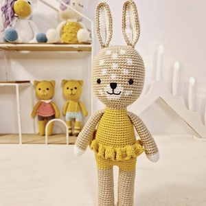 Iepuras pistruiat crosetat, 31cm  - jucării și echipamente pentru copii - plușuri - iepure de pluș - Artynos.ro