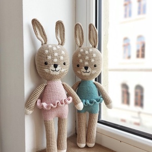 Iepuras pistruiat crosetat, 31cm  - jucării și echipamente pentru copii - plușuri - iepure de pluș - Artynos.ro