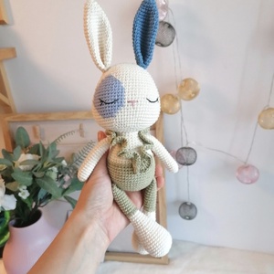 Iepuras crosetat 22cm - jucării și echipamente pentru copii - plușuri - iepure de pluș - Artynos.ro