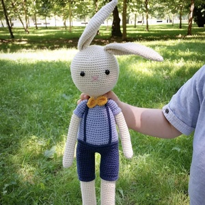 Iepuras crosetat 40cm. Fetita/Baietel  - decor de sărbători - decorațiuni de paște - iepuraș de paște - Artynos.ro