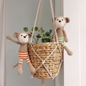 Maimutica crosetata manual, Jucarii si echipamente pentru copii, Plusuri, Maimuta de plus, Crosetat, Maimutica crosetata manual, din bumbac 100%, cu umplutura hipoalergenica. Este o jucarie moale, nu ..., ARTYNOS