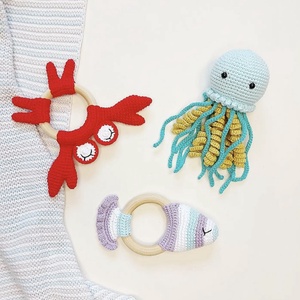 Meduza crosetata manual, Jucarii si echipamente pentru copii, Plusuri, Maimuta de plus, Crosetat, Meduza crosetata manual, din bumbac 100%, cu umplutura hipoalergenica, aprox 17cm. , ARTYNOS