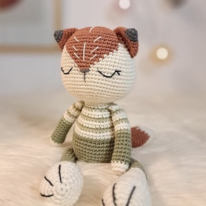 Vulpe crosetata manual , Jucarii si echipamente pentru copii, Plusuri, Vulpe de plus, Crosetat, Papusi si fabricare de marionete, Vulpita crosetata manual din bumbac 100% certificat Oeko-Tex, si umplutura hipoalergenica. Inaltime..., ARTYNOS