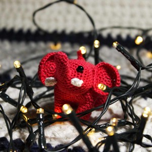 Elefant roșu mini -  - Artynos.ro