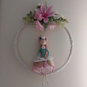 Fată în rochie roz decor de perete -  - Artynos.ro