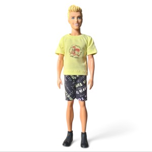 Tricou pentru băieți, tricou Ken, cu model de pantofi de sport � îmbrăcăminte pentru păpuși de tip Barbie (f007st) - jucării și echipamente pentru copii - jucării și accesorii pentru copii - haine de barbie - Artynos.ro