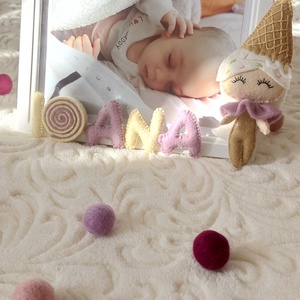 Rama foto personalizata pentru copii Fetita de inghetata, Casă & Stil de viață, Echipament pentru camera copiilor, Tablouri de cameră pentru copii, Broderie, Cusătură, ARTYNOS