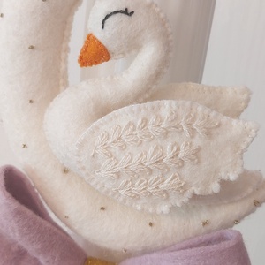 Lumanare botez handmade premium. Lumanare botez personalizata. Lumanare botez fetite. Lumanare botez fetita. Lebada.Swan - jucării și echipamente pentru copii - daruri de botez - Artynos.ro