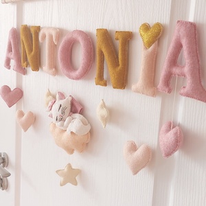 Ghirlanda personalizata cu nume pentru camera copiilor. Cadouri pentru copii. Decoratiuni handmade.Jucarii personalizate - casă & stil de viață - echipament pentru camera copiilor - decorațiuni de cameră - Artynos.ro