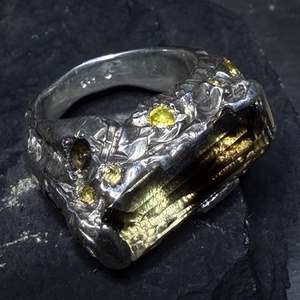 Inel de argint contemporan, Bijuterii, Inele, Inele statement, , Inel de argint cu citrine, safire galbene, cuart fumuriu si quart phantom(piatra centrala)
Marimea ..., ARTYNOS