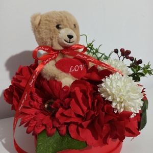 Cutie Rotundă Roșie Cu Gerbera și Ursuleț Din Pluș - casă & stil de viață - decorațiuni de casă - decorațiuni de masă și rafturi - cutii de decor - Artynos.ro