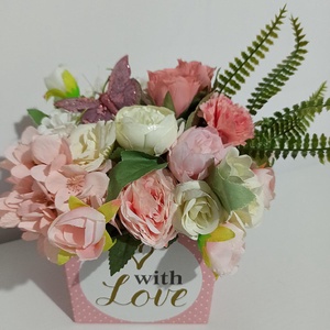 CUTIE ROZ WITH LOVE CU FLORI ROZ - casă & stil de viață - decorațiuni de casă - accesorii florale - cutii cu flori - Artynos.ro