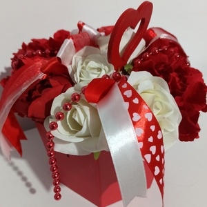 Cutie Tip Hexagon Roșie Cu Flori Albe și Roșii - casă & stil de viață - decorațiuni de casă - accesorii florale - cutii cu flori - Artynos.ro