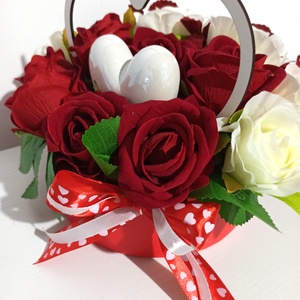 Cutie Rotundă Roșie Cu Inimă Ceramică Albă și Inimă Lemn - casă & stil de viață - decorațiuni de casă - accesorii florale - cutii cu flori - Artynos.ro