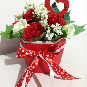 Cutie Roșie Hexagonală Cu Dalii Albe și Roșii - casă & stil de viață - decorațiuni de casă - accesorii florale - cutii cu flori - Artynos.ro