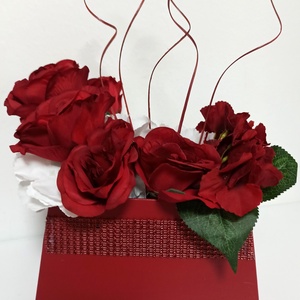 Cutie Tip Poseta Bordo Cu Trandafiri Rosii si Albi - Artynos.ro