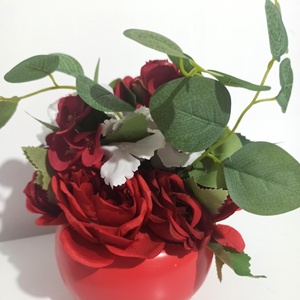 Vas Ceramic Roșu Cu Trandafiri Roșii  - casă & stil de viață - decorațiuni de casă - decorațiuni de masă și rafturi - boluri decorative - Artynos.ro