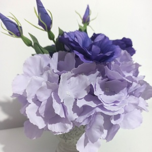 Ghiveci Regal Din Ceramica Cu Hortensie Lila si Lisianthus Mov, Casa & Stil de viata, Decoratiuni de casa, Decoratiuni de masa si rafturi, Boluri decorative, Aranjament de flori, ARTYNOS