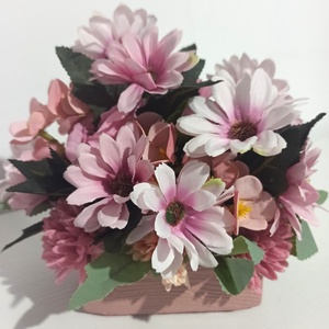 GHIVECI CERAMICA ROZ CU MARGARETE ROZ, LILA, Casa & Stil de viata, Decoratiuni de casa, Decoratiuni de masa si rafturi, Boluri decorative, Aranjament de flori, ARTYNOS