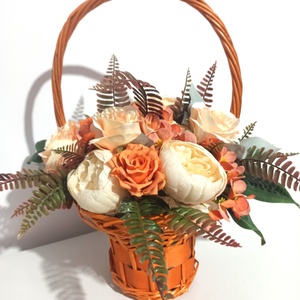 Coș Răchită Portocaliu Cu Bujori și Trandafiri  - casă & stil de viață - decorațiuni de casă - accesorii florale - buchete de flori - Artynos.ro