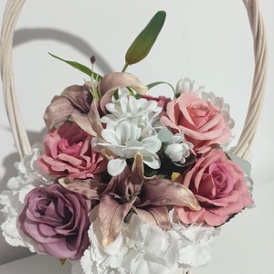 Cos Mare Alb Din Rachita Cu Flori Albe si Roz, Casa & Stil de viata, Decoratiuni de casa, Accesorii florale, Buchete de flori, Aranjament de flori, ARTYNOS