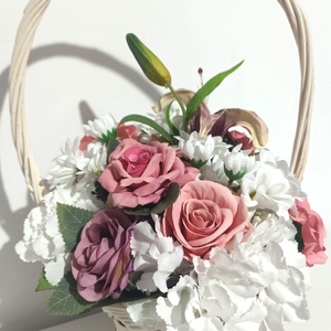 Coș Mare Alb Din Răchită Cu Flori Albe și Roz - casă & stil de viață - decorațiuni de casă - accesorii florale - buchete de flori - Artynos.ro