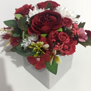 Ghiveci Ceramică Gri Cu Flori Grena și Albe - casă & stil de viață - decorațiuni de casă - decorațiuni de masă și rafturi - boluri decorative - Artynos.ro