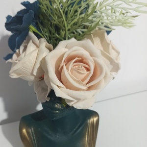 BUST DIN CERAMICA VERDE-AURIU CU GTRANDAFIRI BEJ, Casa & Stil de viata, Decoratiuni de casa, Decoratiuni de masa si rafturi, Boluri decorative, Aranjament de flori, ARTYNOS