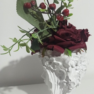 VENUS DIN CERAMICĂ ALBĂ, CU TRANDAFIRI GRENA - casă & stil de viață - decorațiuni de casă - decorațiuni de masă și rafturi - boluri decorative - Artynos.ro