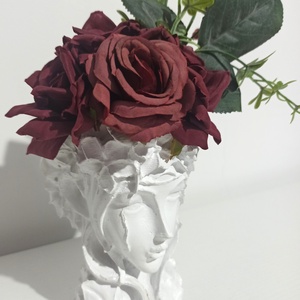 VENUS DIN CERAMICĂ ALBĂ, CU TRANDAFIRI GRENA - casă & stil de viață - decorațiuni de casă - decorațiuni de masă și rafturi - boluri decorative - Artynos.ro