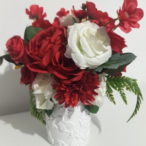 Ghiveci Ceramica Alb Cu Flori Albe si Rosii - Artynos.ro