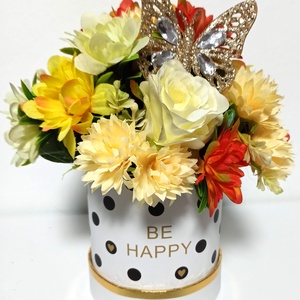 Cutie Alba Cu Buline Negre si Floricele Galbene, Casa & Stil de viata, Decoratiuni de casa, Accesorii florale, Cutii cu flori, Aranjament de flori, ARTYNOS