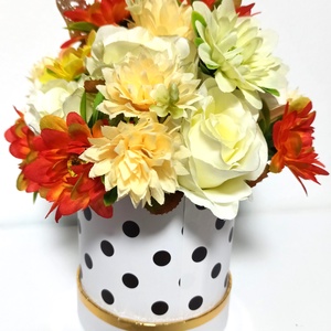 Cutie Albă Cu Buline Negre și Floricele Galbene - casă & stil de viață - decorațiuni de casă - accesorii florale - cutii cu flori - Artynos.ro