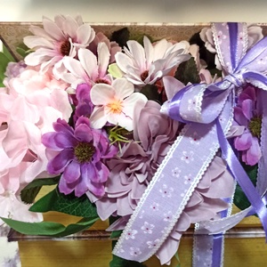 Carte Cu Margarete Roz si Bujori Lila, Casa & Stil de viata, Decoratiuni de casa, Accesorii florale, Cutii cu flori, Aranjament de flori, ARTYNOS