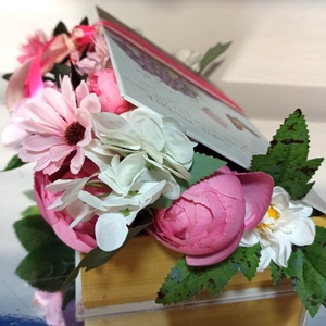 Carte Cu Margarete și Bujori Roz - casă & stil de viață - decorațiuni de casă - accesorii florale - cutii cu flori - Artynos.ro