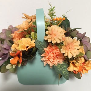 Cosulet Vernil Cu Flori Somon si Mov, Casa & Stil de viata, Decoratiuni de casa, Accesorii florale, Cutii cu flori, Aranjament de flori, ARTYNOS