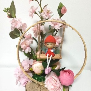 Decoratiune Fetita Pe Leagan, Casa & Stil de viata, Decoratiuni de casa, Decoratiuni de masa si rafturi, Decoratiuni de masa, Aranjament de flori, ARTYNOS