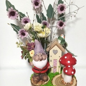 DECORAȚIUNE - PITIC, CIUPERCI ȘI CĂSUȚĂ PE FELIE DE LEMN - casă & stil de viață - decorațiuni de casă - decorațiuni de masă și rafturi - decorațiuni de masă - Artynos.ro