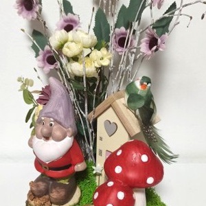 DECORAȚIUNE - PITIC, CIUPERCI ȘI CĂSUȚĂ PE FELIE DE LEMN - casă & stil de viață - decorațiuni de casă - decorațiuni de masă și rafturi - decorațiuni de masă - Artynos.ro