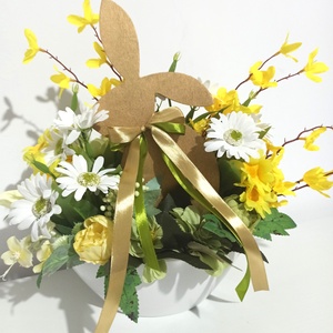 Ghiveci Alb Cu Iepure Lemn si Flori Albe si Galbene, Casa & Stil de viata, Decoratiuni de casa, Accesorii florale, Cutii cu flori, Aranjament de flori, ARTYNOS