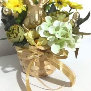 Cosulet Cu Iepure Auriu si Floricele Galbene, Casa & Stil de viata, Decoratiuni de casa, Accesorii florale, Cutii cu flori, Aranjament de flori, ARTYNOS