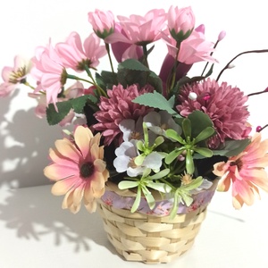 Coșuleț Cu Iepure Ceramică și Floricele Roz - decor de sărbători - decorațiuni de paște - decor masă de paște - Artynos.ro