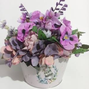 Ghiveci Cu Toarta si Flori Mov, Casa & Stil de viata, Decoratiuni de casa, Accesorii florale, Cutii cu flori, Aranjament de flori, ARTYNOS