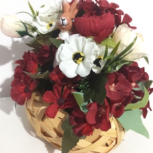 Coșuleț Oval Răchită Cu Iepure și Anemone - casă & stil de viață - decorațiuni de casă - accesorii florale - cutii cu flori - Artynos.ro