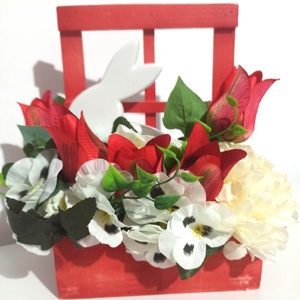 Fereastră Lemn Roșie Cu Iepure Alb și Panseluțe Albe - casă & stil de viață - decorațiuni de casă - decorațiuni de masă și rafturi - decorațiuni de masă - Artynos.ro