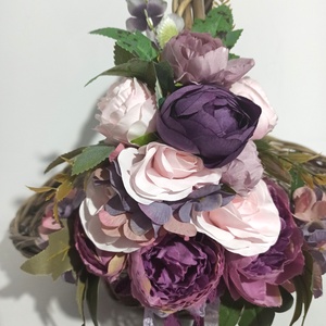 COS MARE DIN RACHITA GRI CU BUJORI ROZ, MOV, Casa & Stil de viata, Decoratiuni de casa, Decoratiuni de masa si rafturi, Boluri decorative, Aranjament de flori, ARTYNOS