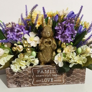 Ladita Lemn Cu Iepure Ceramica si Flori Galbene si Mov, Casa & Stil de viata, Decoratiuni de casa, Accesorii florale, Cutii cu flori, Aranjament de flori, ARTYNOS