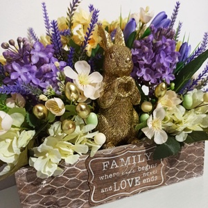 Lădiță Lemn Cu Iepure Ceramică și Flori Galbene și Mov - casă & stil de viață - decorațiuni de casă - accesorii florale - cutii cu flori - Artynos.ro